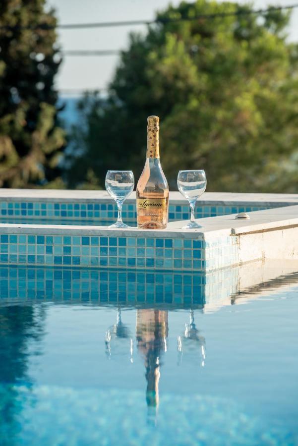 Pefki  Villa Costamare - Enjoy Lazy Days On The Private Pool-Jacuzzi מראה חיצוני תמונה