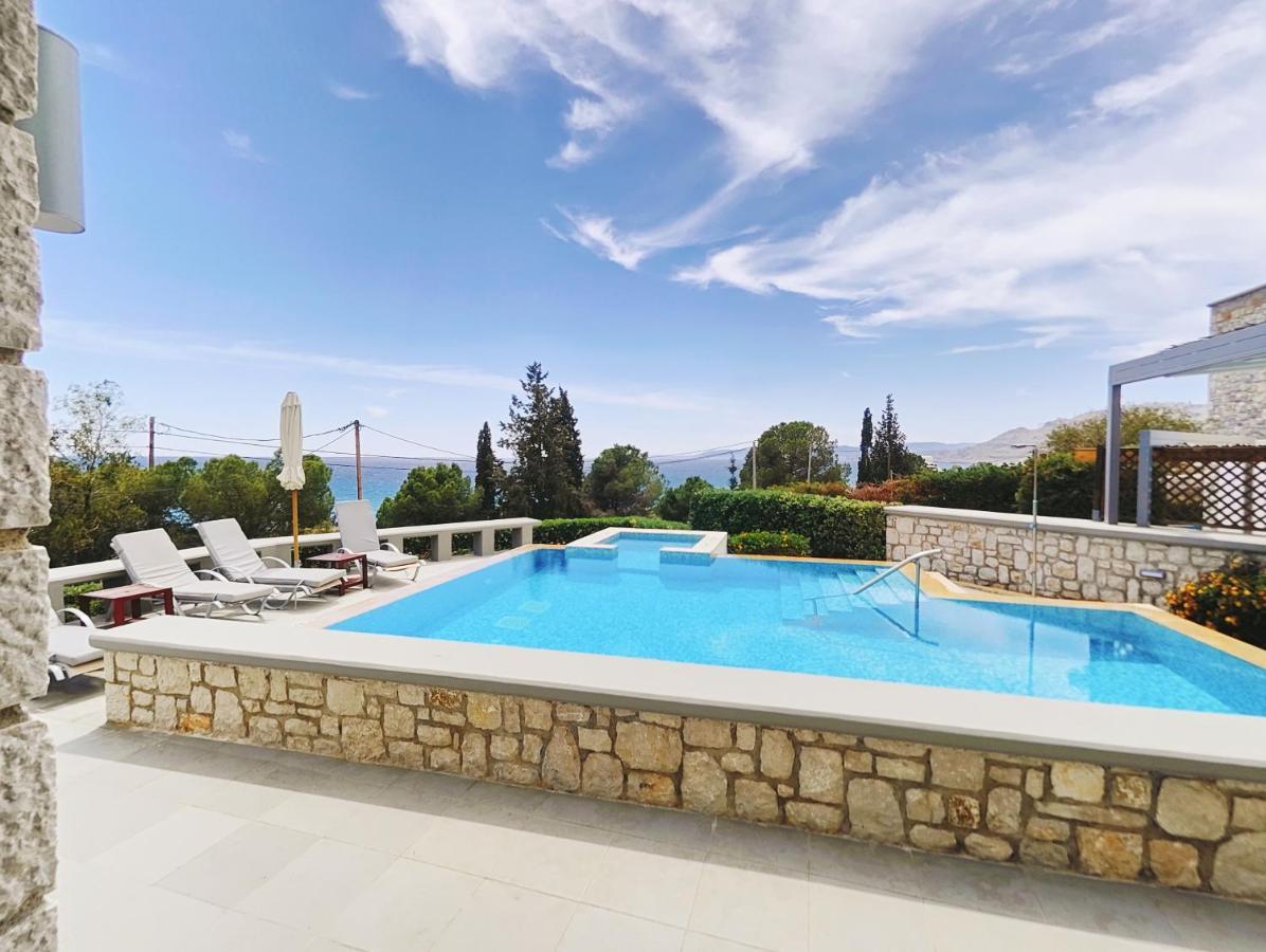 Pefki  Villa Costamare - Enjoy Lazy Days On The Private Pool-Jacuzzi מראה חיצוני תמונה