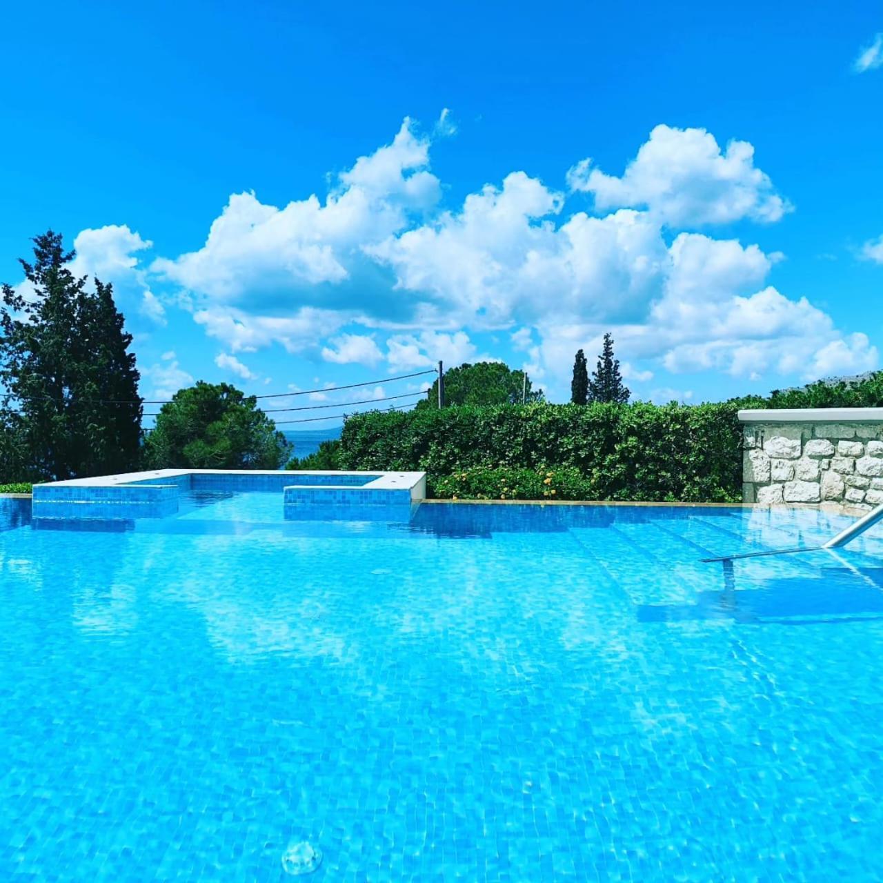 Pefki  Villa Costamare - Enjoy Lazy Days On The Private Pool-Jacuzzi מראה חיצוני תמונה