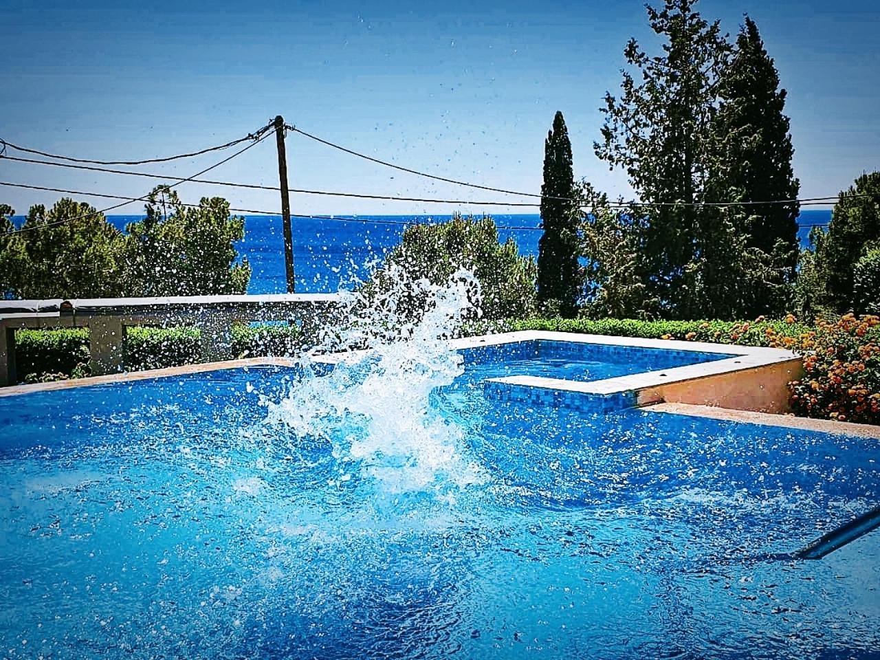 Pefki  Villa Costamare - Enjoy Lazy Days On The Private Pool-Jacuzzi מראה חיצוני תמונה