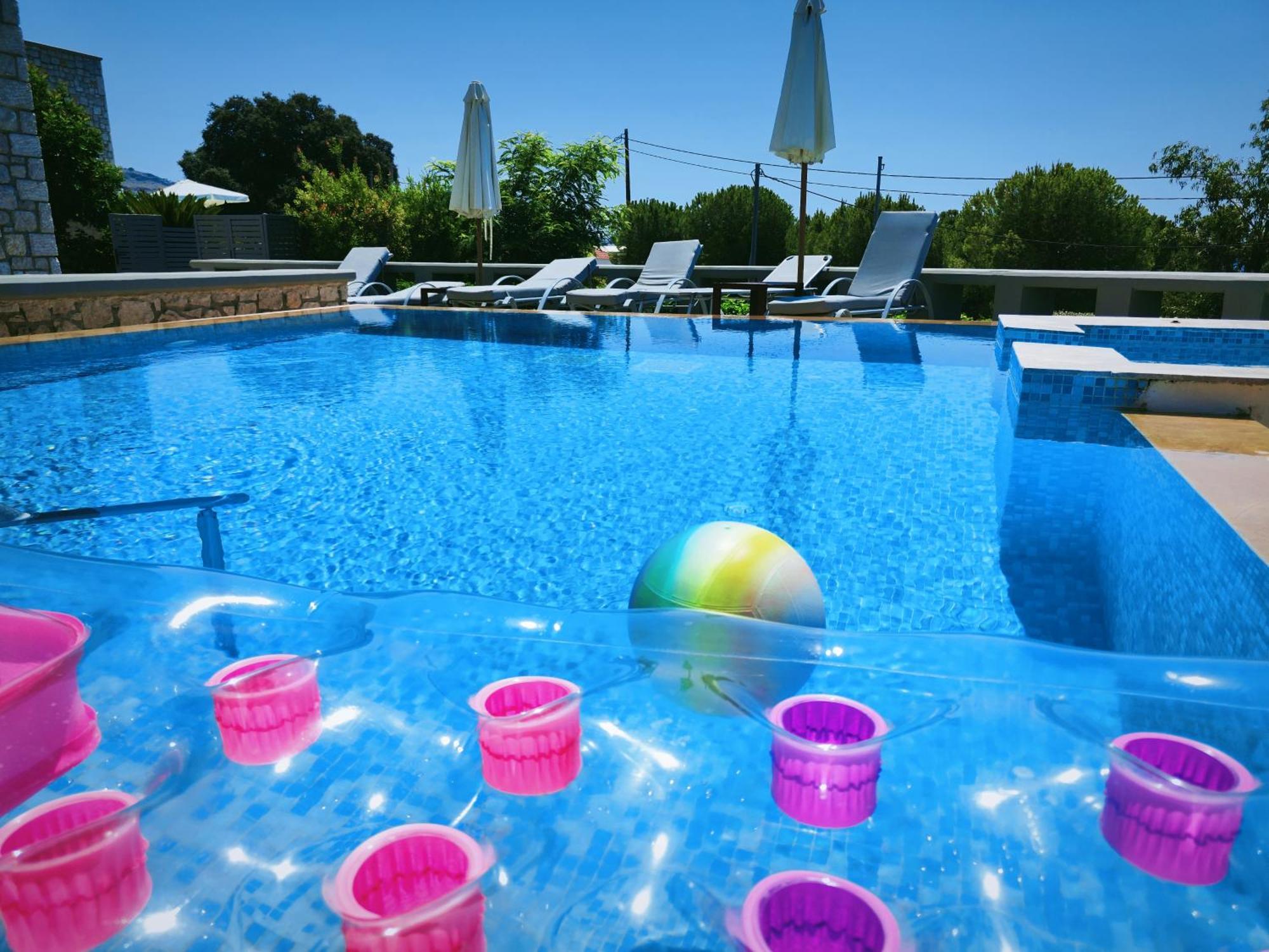 Pefki  Villa Costamare - Enjoy Lazy Days On The Private Pool-Jacuzzi מראה חיצוני תמונה